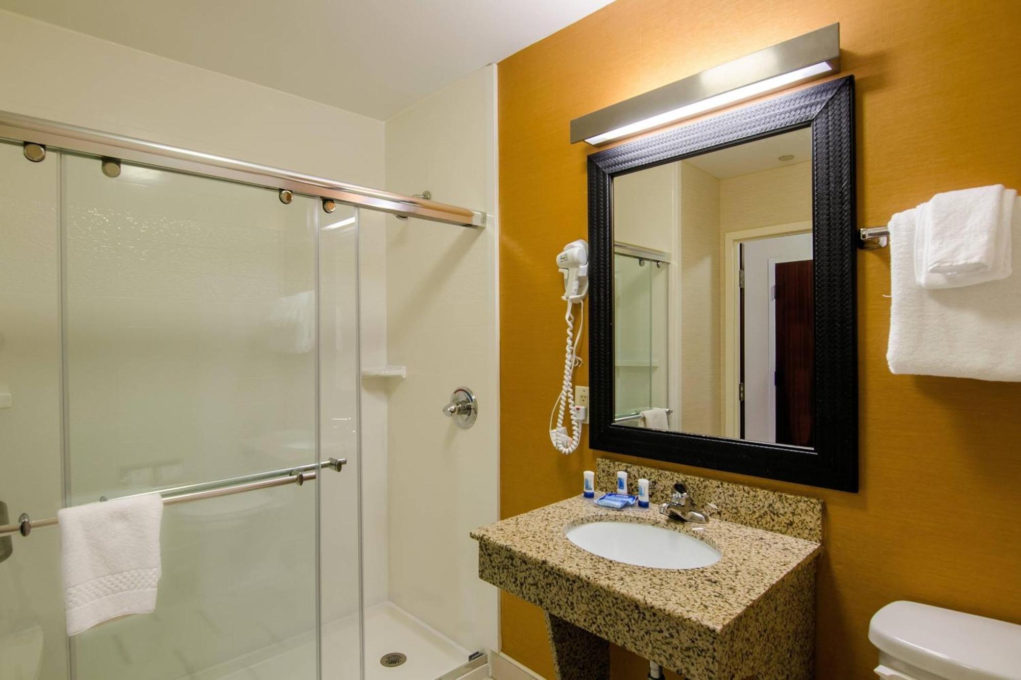 Fairfield Inn And Suites By Marriott Potomac Mills Вудбридж Екстер'єр фото